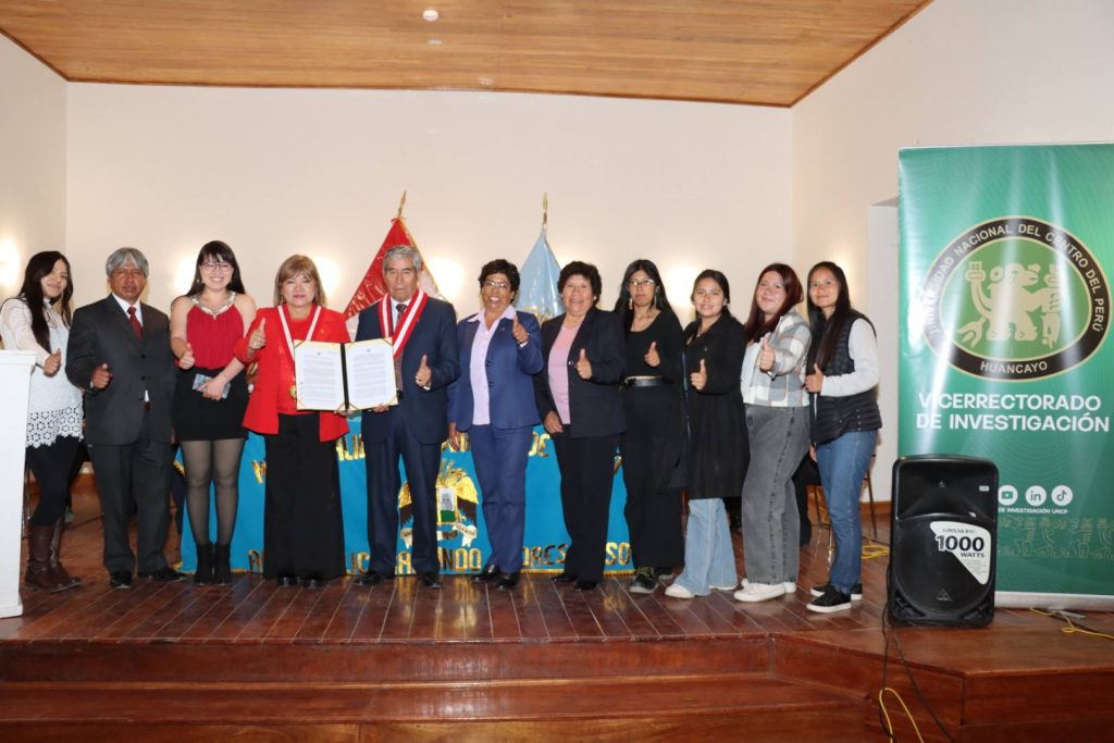 Autoridades y semilleros de investigación de la UNCP reciben la declaratoria del Ministerio de Cultura